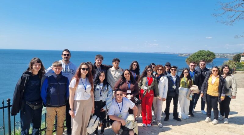 Silivri’de Erasmus projesi kapsamında Bulgar öğrenciler kültürel gezi yaptı.
